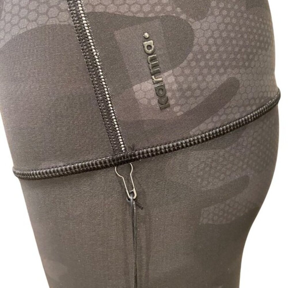 Karma Printed Kyla Crop Capri Leggings XS Black Camouflage Pattern yoga pants - Picture 7 of 11